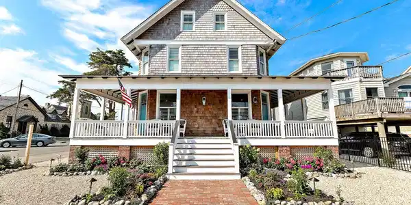 204 2ND STREET