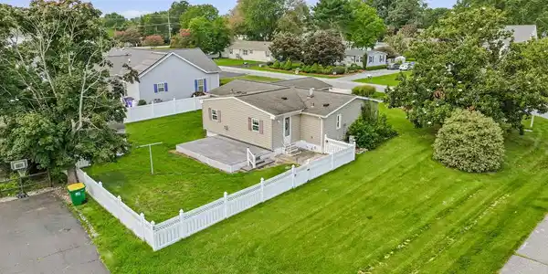 2079 RAMBLEWOOD DRIVE