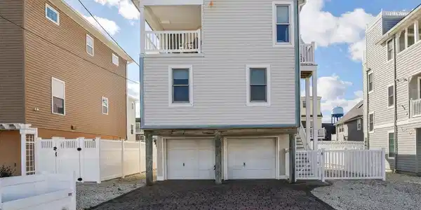 8 CAROLINA AVENUE