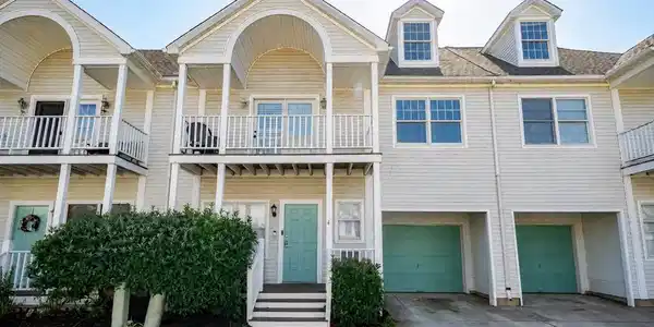 4 WINDJAMMER COURT