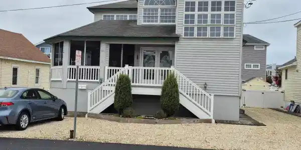 11 JEANETTE AVENUE