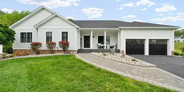 4045 WEEPING WILLOW LANE