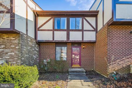 451 KNOTTWOOD COURT