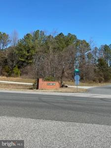 9 PINE CIRCLE