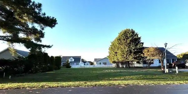 1 HEMLOCK DR