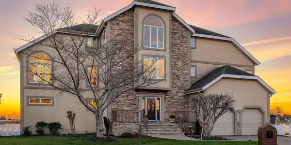 7 WHITE OAK ROAD