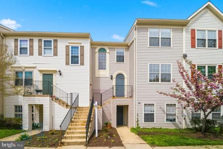 10 SANDSTONE COURT