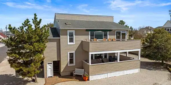 24 JOAN RD U-B