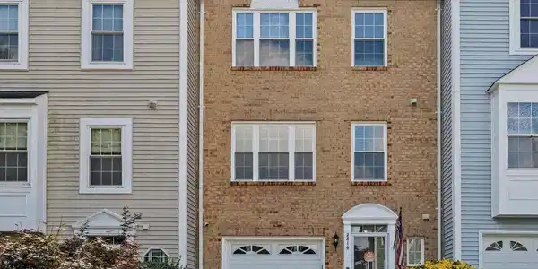 2816 BRIER POND CIRCLE