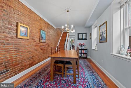 827 LIGHT STREET