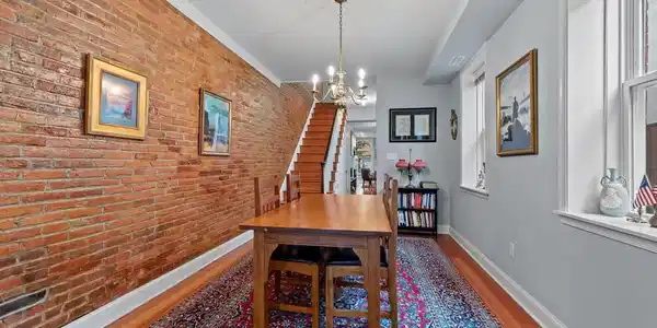 827 LIGHT STREET