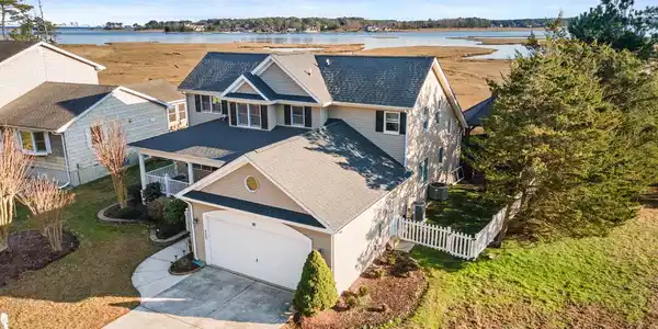 102 ROBIN HOOD TRAIL
