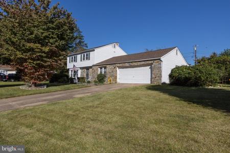 426 HOLIDAY DRIVE