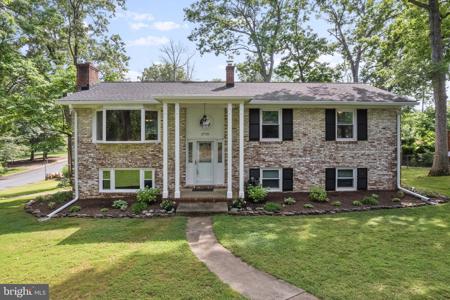 2720 LURY LANE