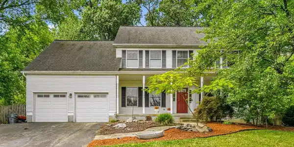 907 GOLDEN EYE COURT