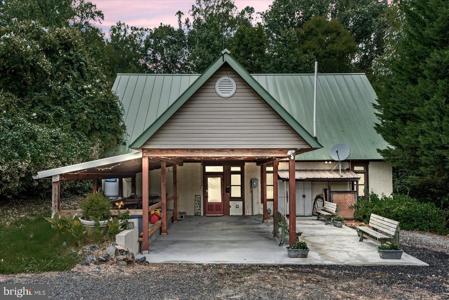 8215 OAK CREST DRIVE