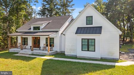 7817 CEDAR CREEK COURT