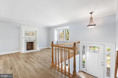 1075 SUN VALLEY DRIVE