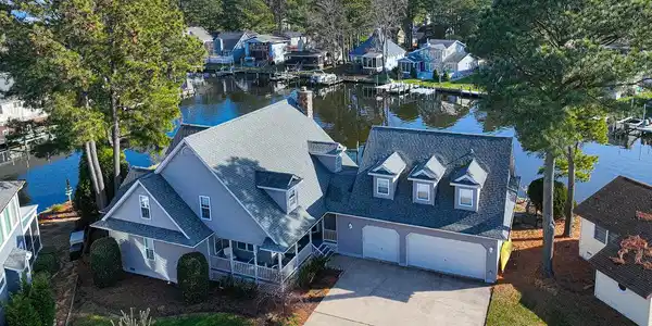 17 BEACH COURT