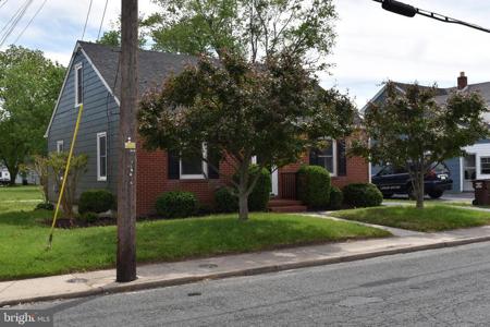 402 BAYLY AVENUE