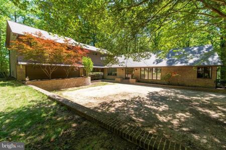 8425 MAUSEN LANE