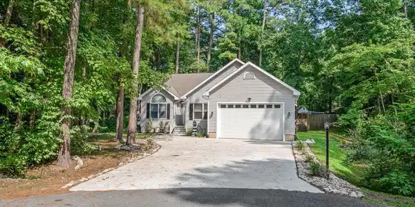 89 CRESTHAVEN DRIVE