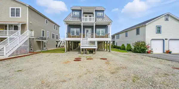 549 BAY AVENUE