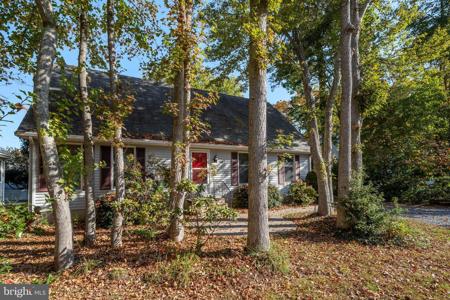 607 PEBBLE COURT
