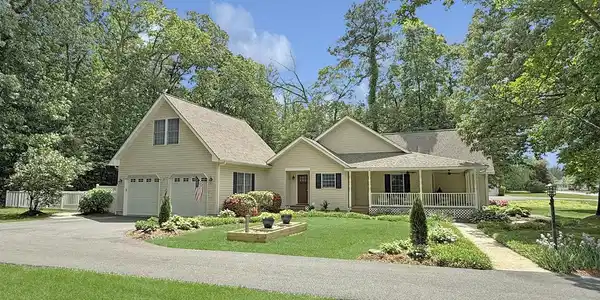 10 GREYSTONE DRIVE