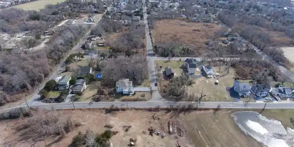 605 BAYSHORE RD