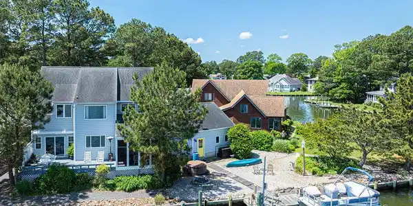 6 LAPORT COURT