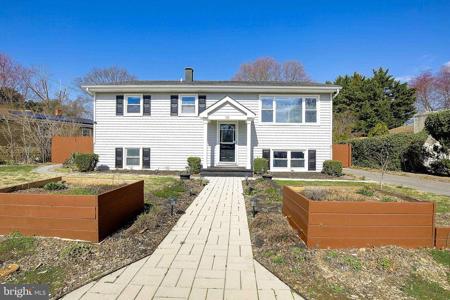 305 GARDEN GATE LANE