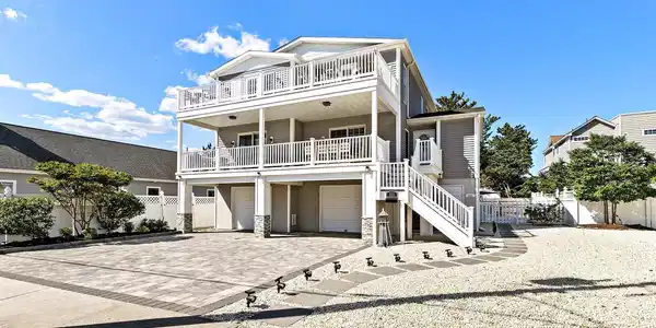 111 E NEW JERSEY AVENUE