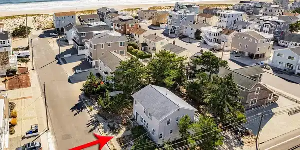 100 86TH STREET, SEA GLASS