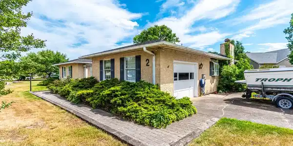 2 HERON ISLE COURT