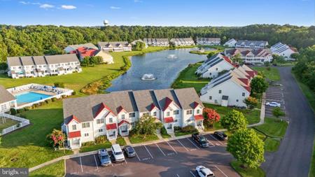 9733 VILLAGE LANE