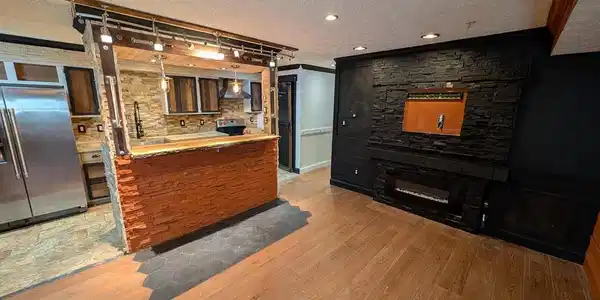 909 WOODBRIDGE COURT