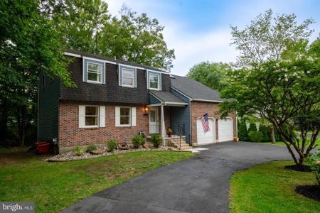 9 COLONIAL CIRCLE
