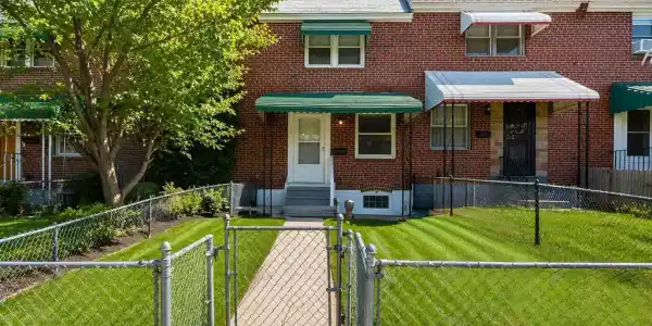 3733 ST VICTOR ST.