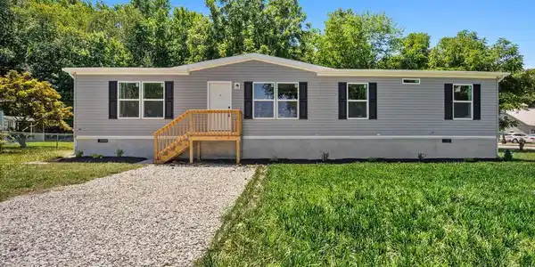 28 4TH AVENUE