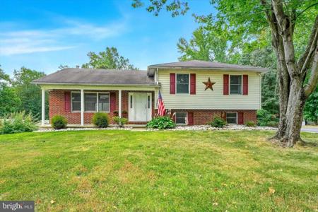 137 WHITE PINE CIRCLE