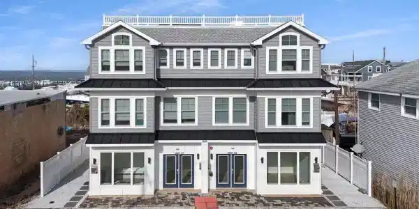1210 LONG BEACH BLVD