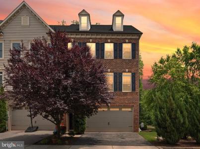 1121 CANTERWOOD PLACE
