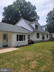 1261 COVE DRIVE