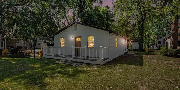 910 PIERPOINT DRIVE