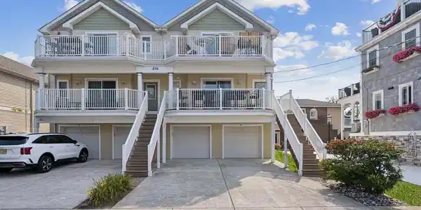 206 MAGNOLIA AVENUE