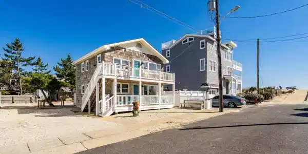 109 MASSACHUSETTS