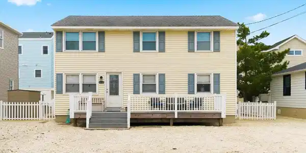 2 W JANET RD