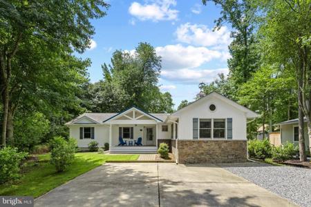 608 PEBBLE COURT