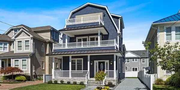 220 15TH AVENUE